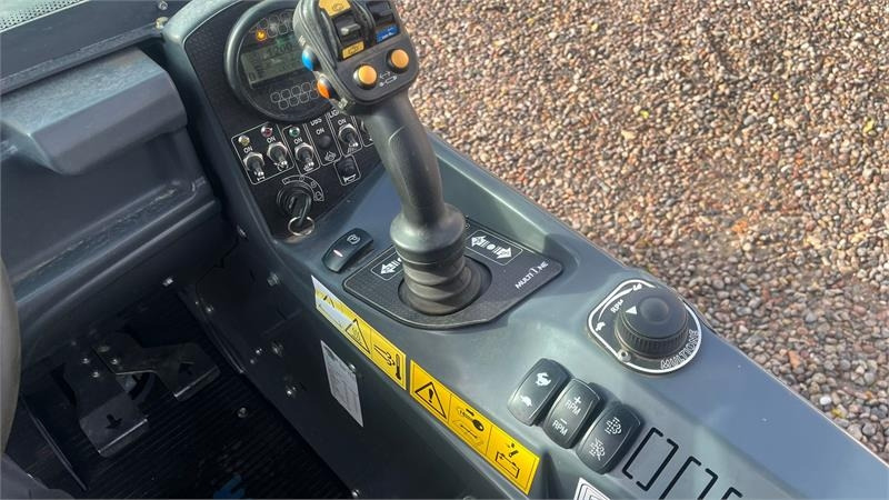 Multione 11.6 k Med pallegafler og multiskovl - Compact loader: picture 5 Multione 11.6 k Med pallegafler og multiskovl - Compact loader: picture 5