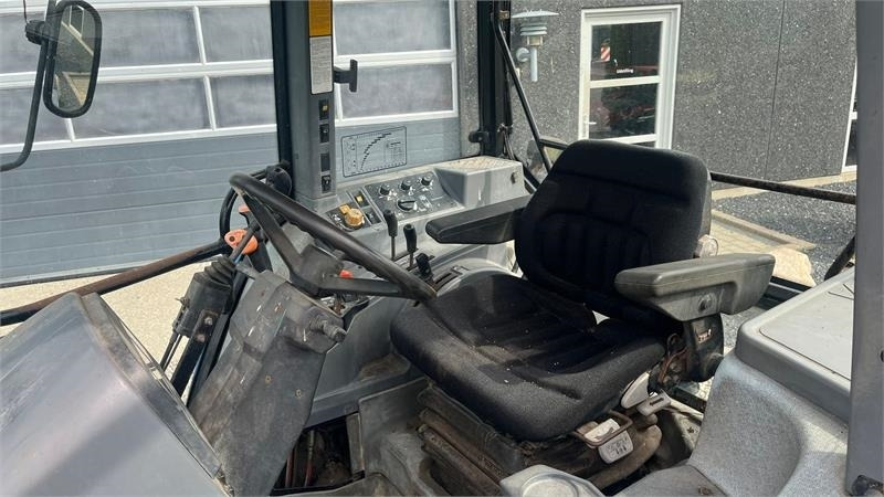 New Holland 7740 SLE Turbo Handy 2wd traktor - Farm tractor: picture 5 New Holland 7740 SLE Turbo Handy 2wd traktor - Farm tractor: picture 5