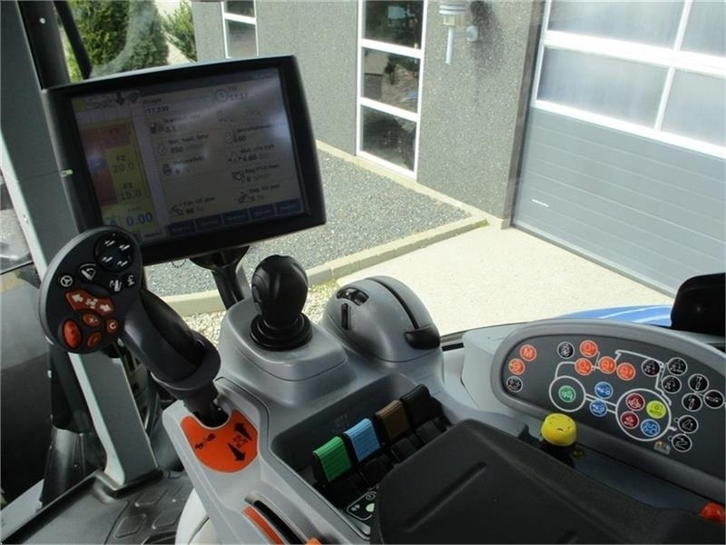 New Holland T7.230 AutoCommand, meget velholdt traktor - Farm tractor: picture 4 New Holland T7.230 AutoCommand, meget velholdt traktor - Farm tractor: picture 4