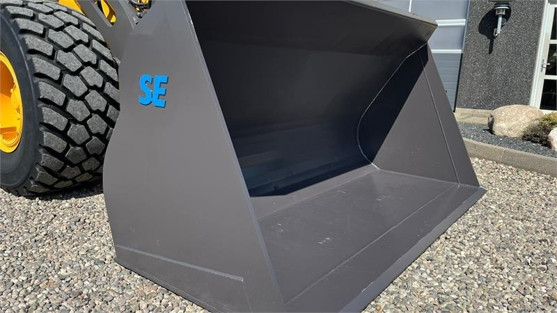 SE AB 2,9m3 skovl med Volvo beslag på. Den er 2.75 - Bucket for Construction machinery: picture 1 SE AB 2,9m3 skovl med Volvo beslag på. Den er 2.75 - Bucket for Construction machinery: picture 1