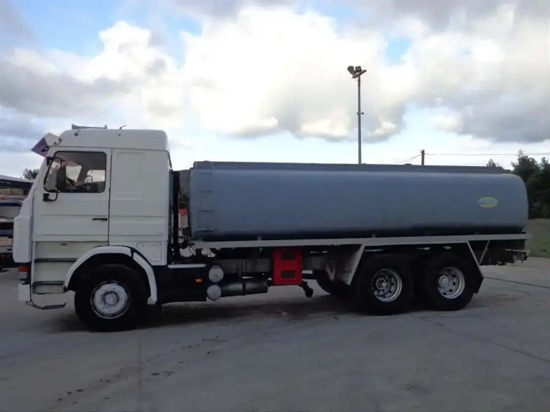 Scania R143-470 V8 Scania R143HL .470 6X2 Diesel/OIL Tank - Tanker truck: picture 3 Scania R143-470 V8 Scania R143HL .470 6X2 Diesel/OIL Tank - Tanker truck: picture 3