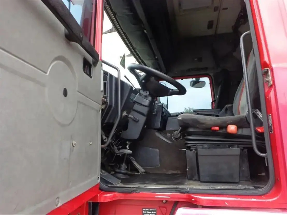 Leasing of Volvo F 12.400 Volvo F12 6X2 405Hp -TD123ES  Volvo F 12.400 Volvo F12 6X2 405Hp -TD123ES: picture 9