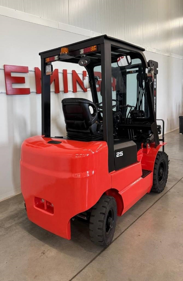EP 11013 - EFL252  - Electric forklift: picture 4 EP 11013 - EFL252  - Electric forklift: picture 4