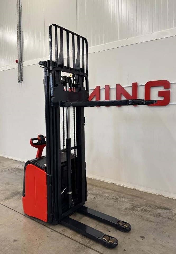 Linde 10848 L14 - Forklift: picture 3 Linde 10848 L14 - Forklift: picture 3