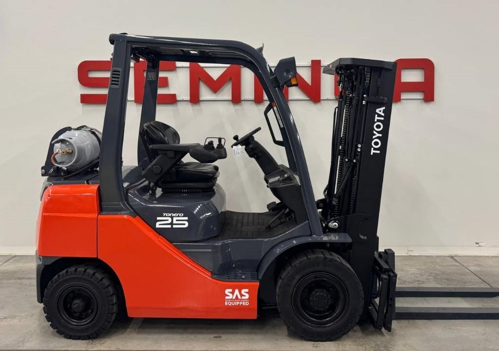 Toyota 10723 - 06-8FG25F - LPG forklift: picture 2 Toyota 10723 - 06-8FG25F - LPG forklift: picture 2
