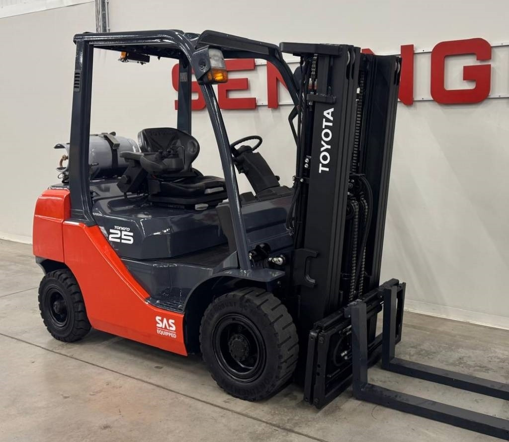 Toyota 10723 - 06-8FG25F - LPG forklift: picture 1 Toyota 10723 - 06-8FG25F - LPG forklift: picture 1