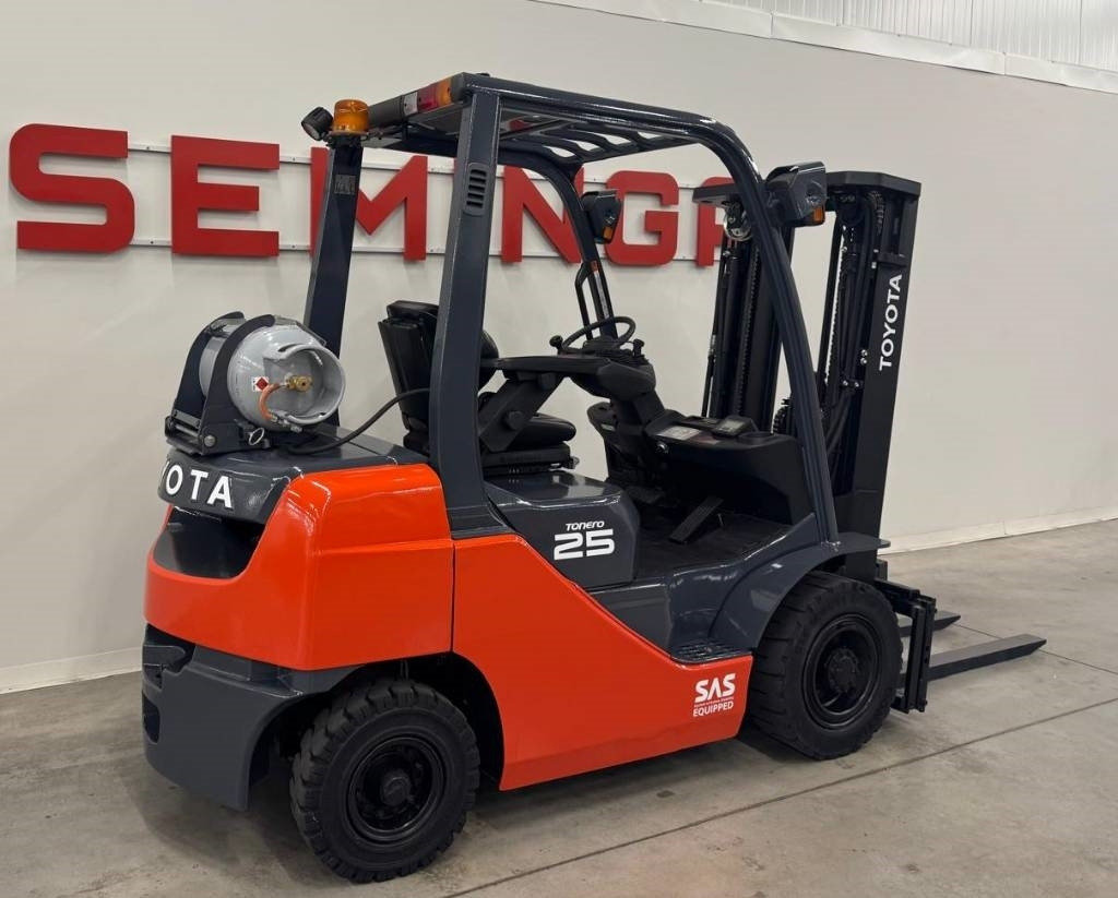 Toyota 10723 - 06-8FG25F - LPG forklift: picture 3 Toyota 10723 - 06-8FG25F - LPG forklift: picture 3