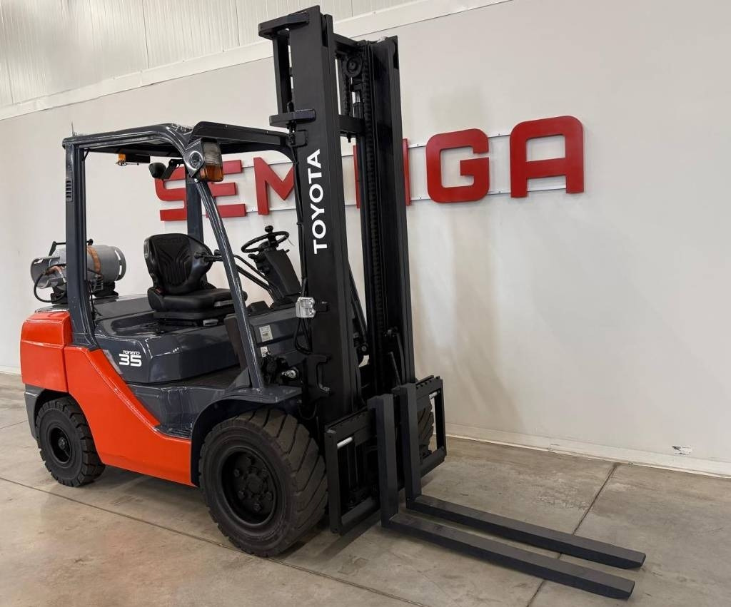 Toyota 10913 - 02-8FGJF35  - LPG forklift: picture 1 Toyota 10913 - 02-8FGJF35  - LPG forklift: picture 1