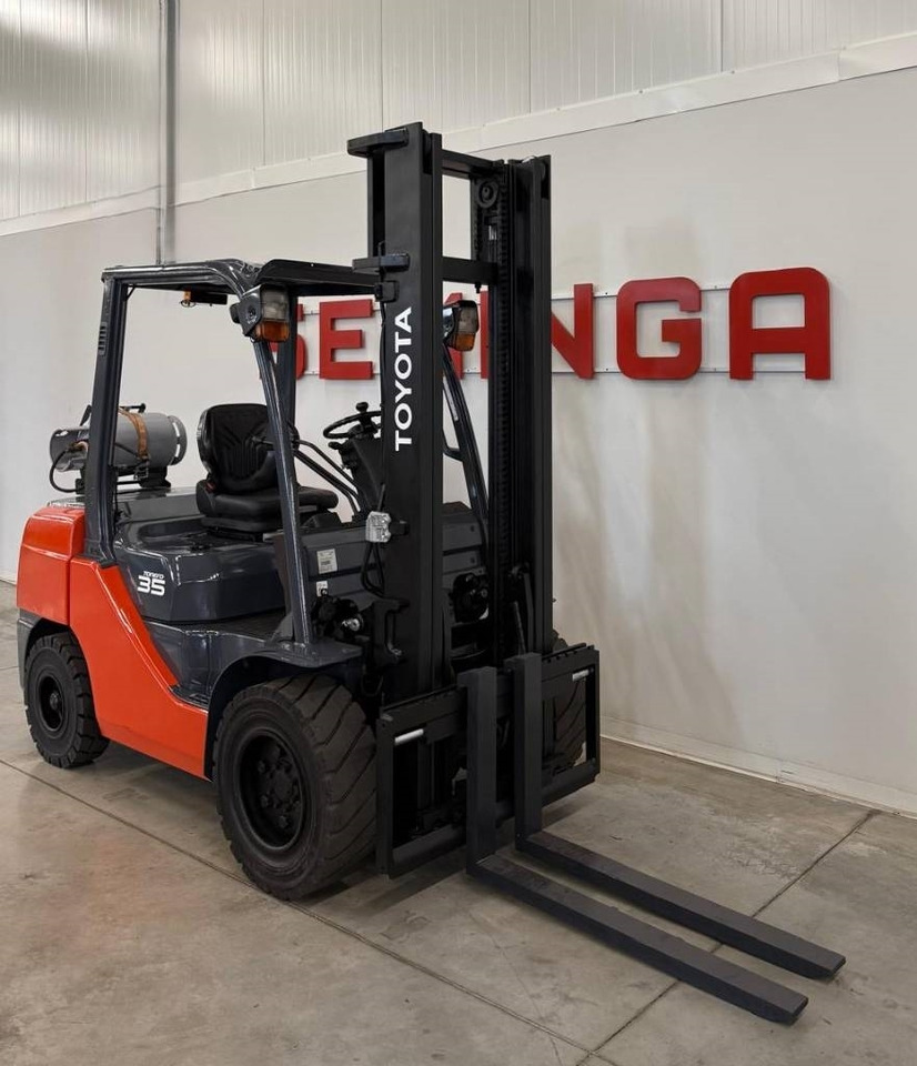 Toyota 10913 - 02-8FGJF35  - LPG forklift: picture 4 Toyota 10913 - 02-8FGJF35  - LPG forklift: picture 4