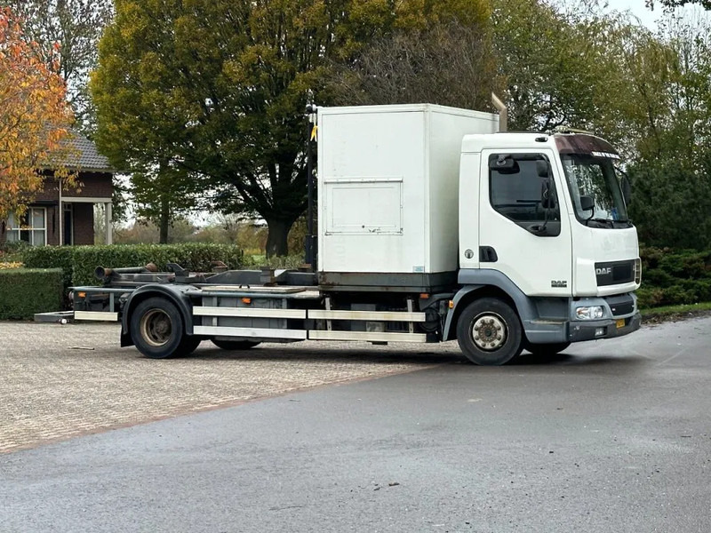 DAF LF 45 180!! HAAKARM/CONTAINER!!MOBILE WORKSHOP!! - Hook lift truck: picture 3 DAF LF 45 180!! HAAKARM/CONTAINER!!MOBILE WORKSHOP!! - Hook lift truck: picture 3