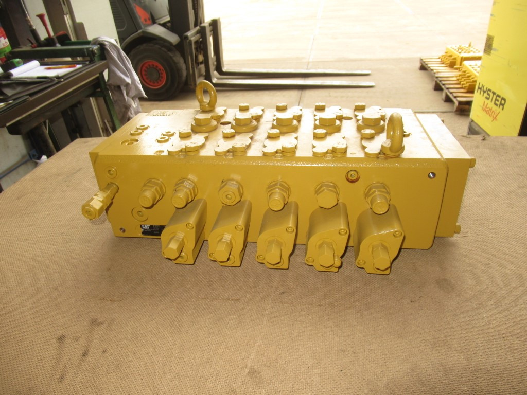 Caterpillar 3969645 - Hydraulic valve for Construction machinery: picture 3 Caterpillar 3969645 - Hydraulic valve for Construction machinery: picture 3