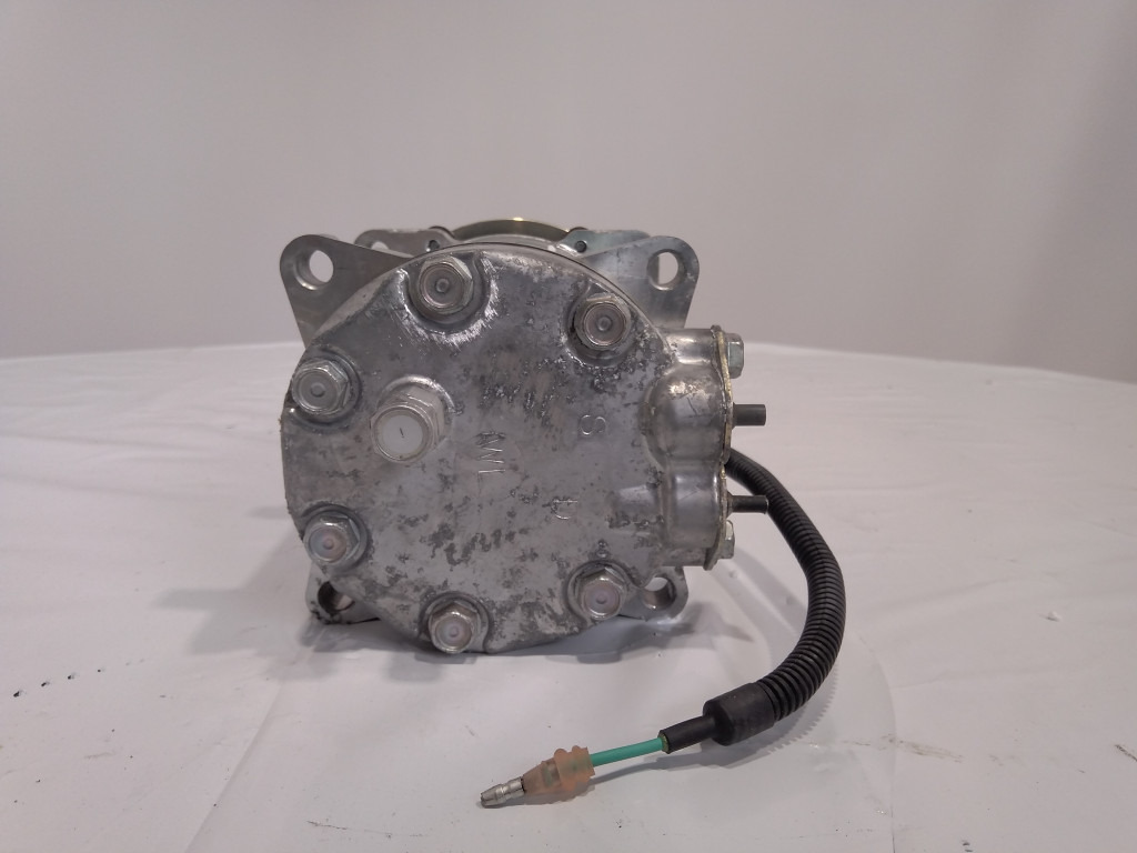 Hitachi 4388086 - AC compressor for Construction machinery: picture 2 Hitachi 4388086 - AC compressor for Construction machinery: picture 2