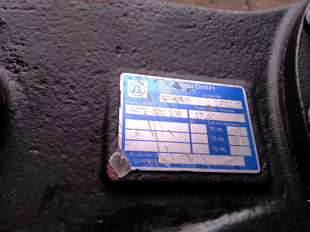 Hitachi 4457334 - 4472020106 - Rear axle for Construction machinery: picture 1 Hitachi 4457334 - 4472020106 - Rear axle for Construction machinery: picture 1