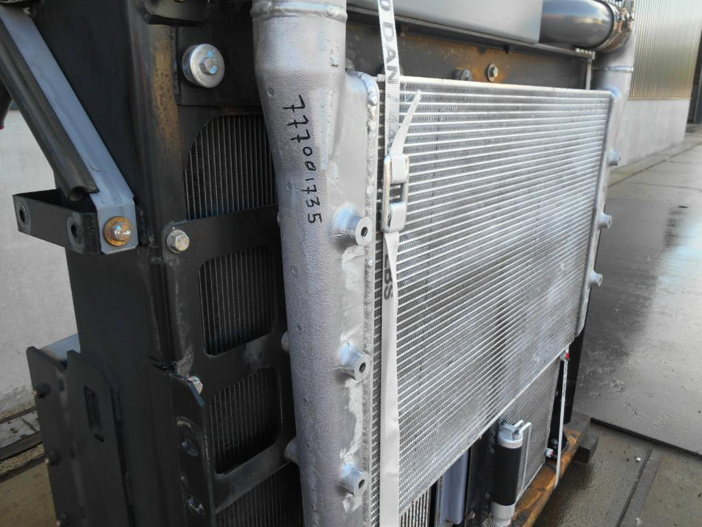 Hitachi YA00004877 - Intercooler for Construction machinery: picture 1 Hitachi YA00004877 - Intercooler for Construction machinery: picture 1
