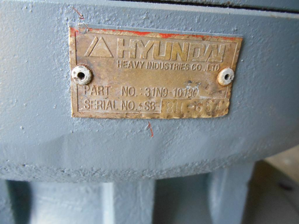 Hyundai 31N9-10180 - Swing motor for Construction machinery: picture 2 Hyundai 31N9-10180 - Swing motor for Construction machinery: picture 2
