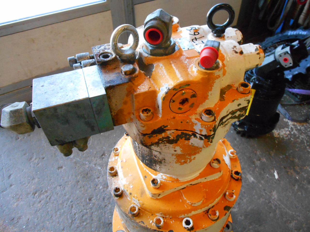 Hyundai 31NA10160 - - Swing motor for Construction machinery: picture 1 Hyundai 31NA10160 - - Swing motor for Construction machinery: picture 1