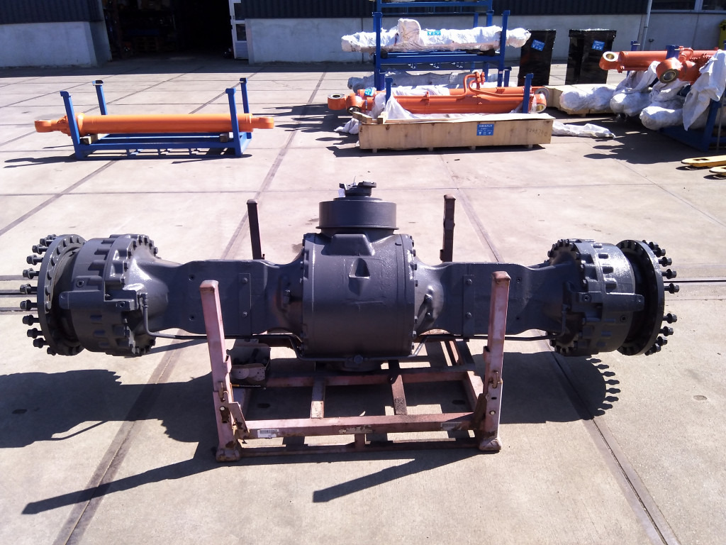 Hyundai 81LQ-20600 - Rear axle for Construction machinery: picture 1 Hyundai 81LQ-20600 - Rear axle for Construction machinery: picture 1