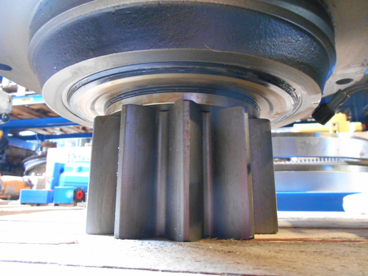 Kobelco LS32W00012F1 - Swing motor for Construction machinery: picture 4 Kobelco LS32W00012F1 - Swing motor for Construction machinery: picture 4