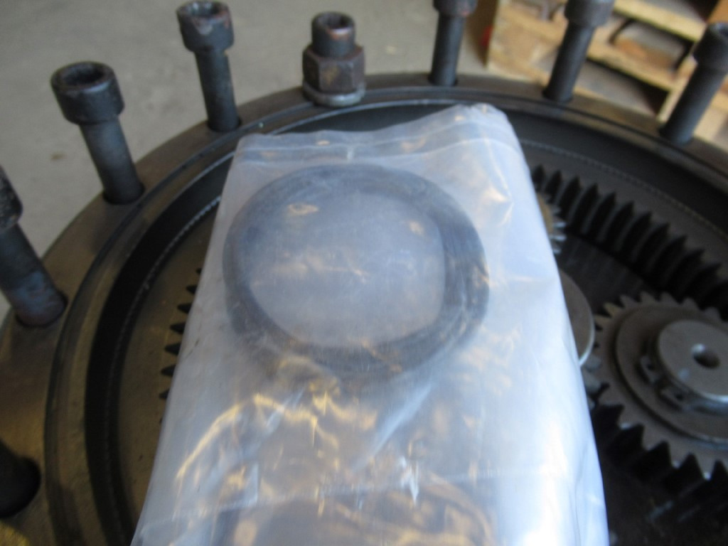Komatsu 21K-26-71100 - Swing motor for Construction machinery: picture 2 Komatsu 21K-26-71100 - Swing motor for Construction machinery: picture 2