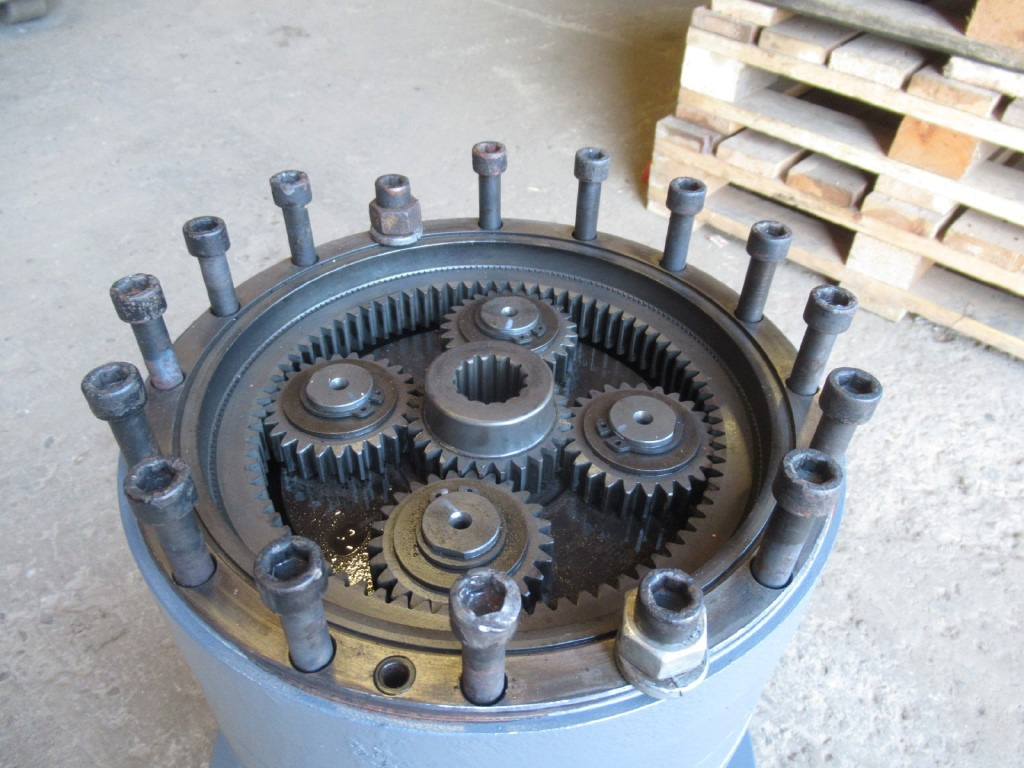 Komatsu 21K-26-71100 - Swing motor for Construction machinery: picture 4 Komatsu 21K-26-71100 - Swing motor for Construction machinery: picture 4