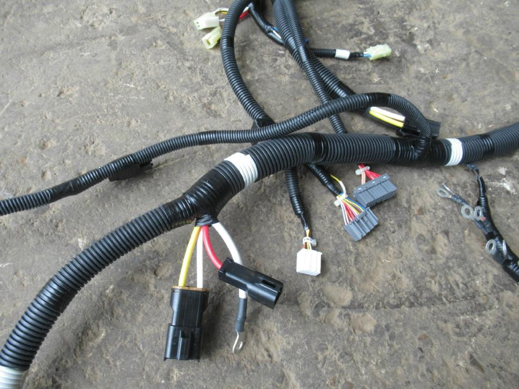 New Holland LF13E01056P2 - Cables/ Wire harness for Construction machinery: picture 3 New Holland LF13E01056P2 - Cables/ Wire harness for Construction machinery: picture 3