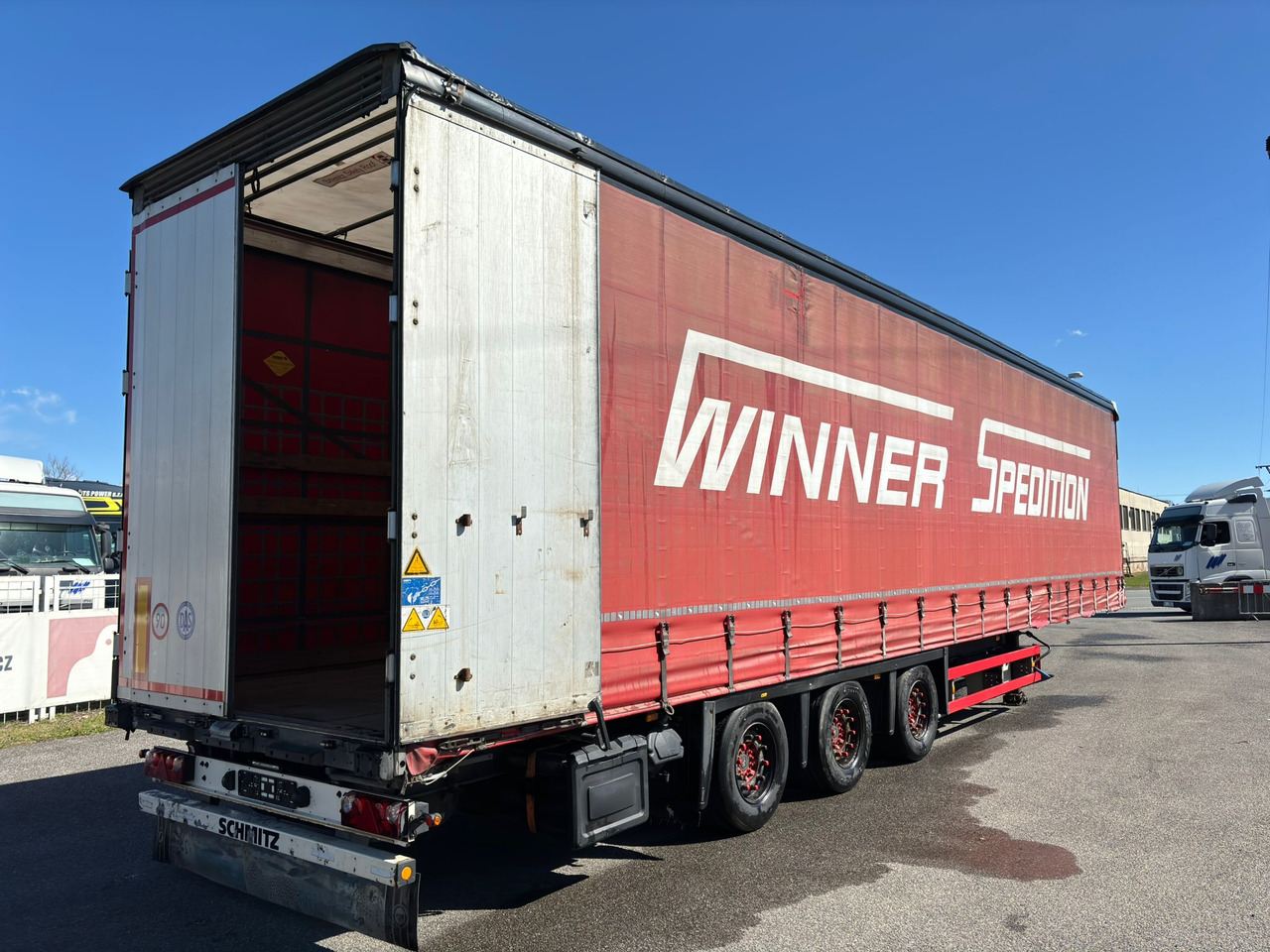 SCHMITZ SCS 24/L - Curtainsider semi-trailer: picture 4 SCHMITZ SCS 24/L - Curtainsider semi-trailer: picture 4