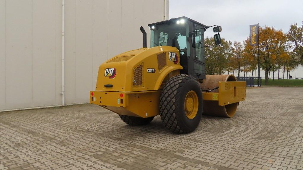 Caterpillar CS17 - Compactor: picture 2 Caterpillar CS17 - Compactor: picture 2
