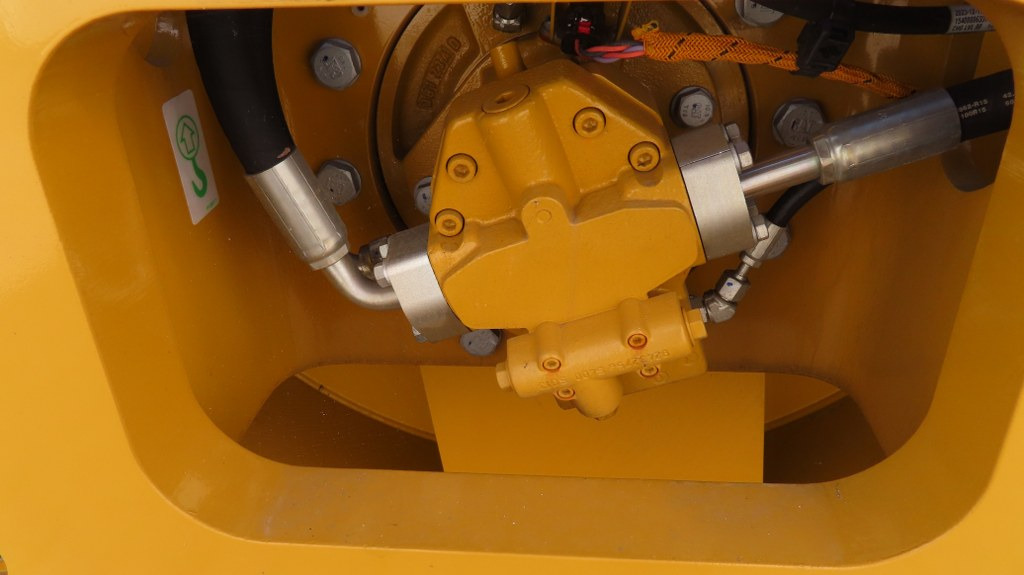 Compactor Caterpillar CS66B: picture 12