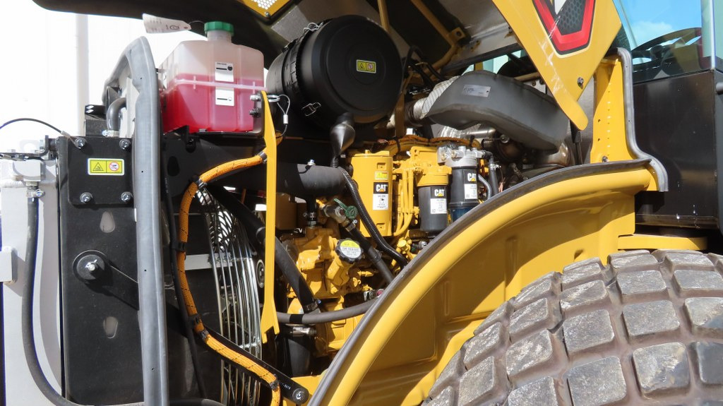 Compactor Caterpillar CS66B: picture 9