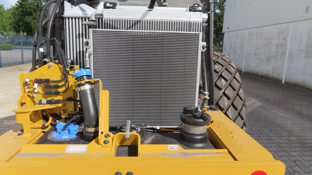 Compactor Caterpillar CS66B: picture 10