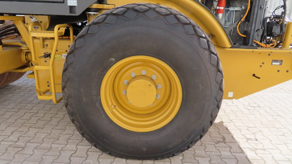 Compactor Caterpillar CS66B: picture 16