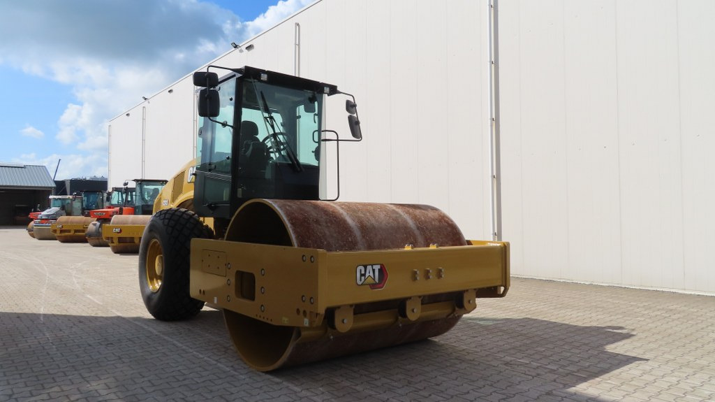 Compactor Caterpillar CS66B: picture 8