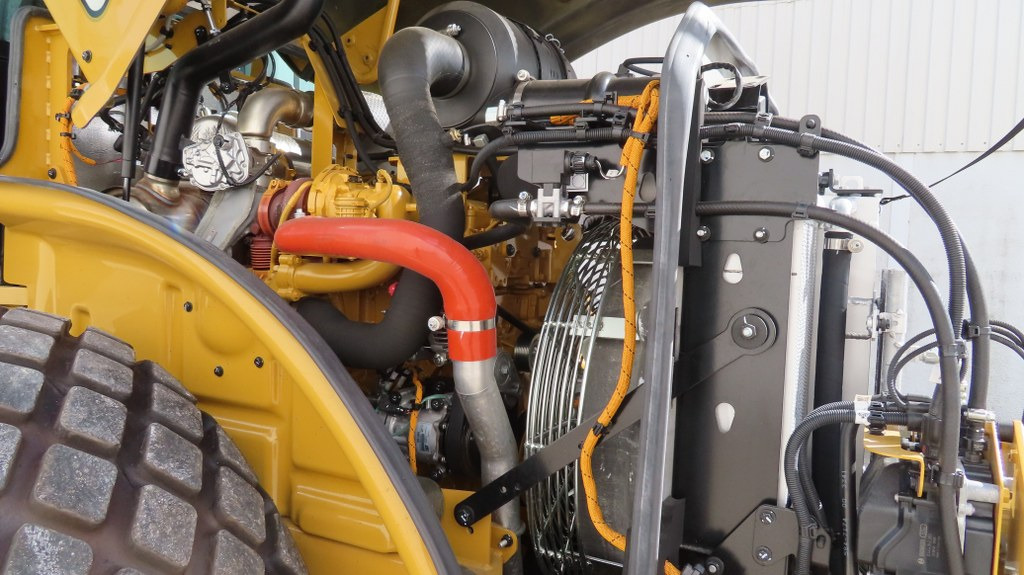 Compactor Caterpillar CS66B: picture 11