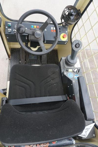 Hubtex S40E - Side loader: picture 3 Hubtex S40E - Side loader: picture 3