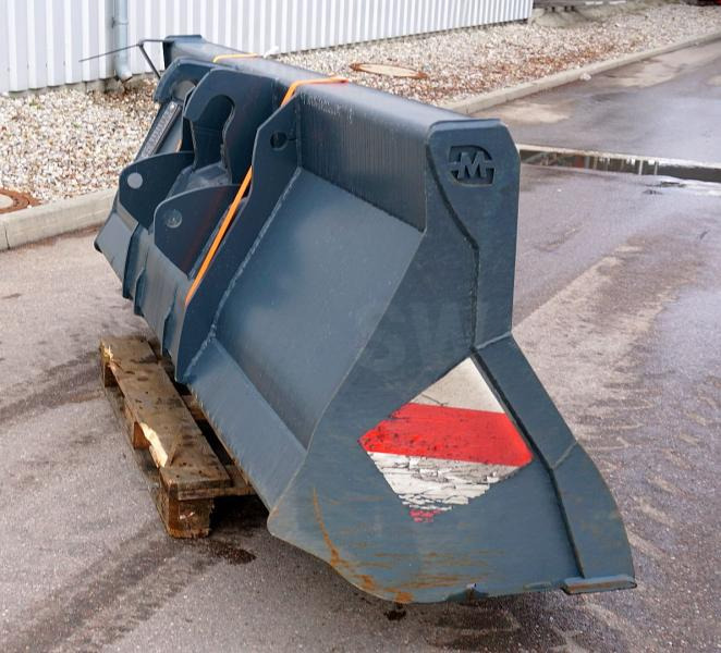 Magni 1000 L - Loader bucket: picture 2 Magni 1000 L - Loader bucket: picture 2