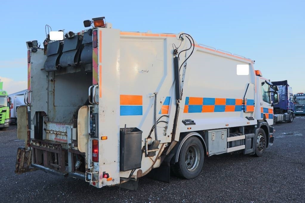 Scania P94DB4X2LA230 Serie 4967 - Refuse truck: picture 3 Scania P94DB4X2LA230 Serie 4967 - Refuse truck: picture 3