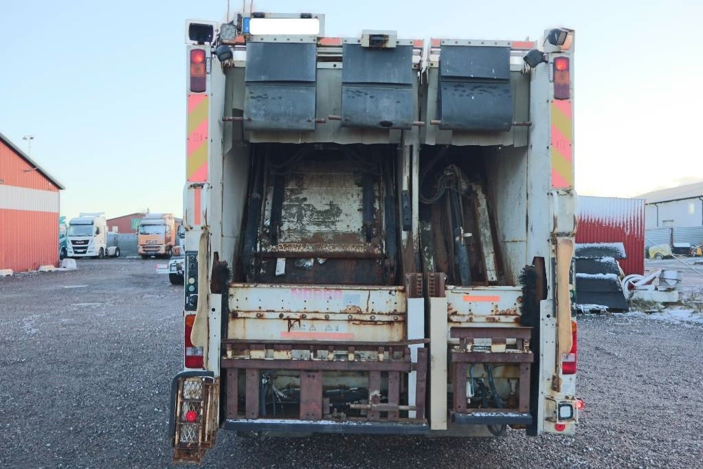 Scania P94DB4X2LA230 Serie 4967 - Refuse truck: picture 5 Scania P94DB4X2LA230 Serie 4967 - Refuse truck: picture 5