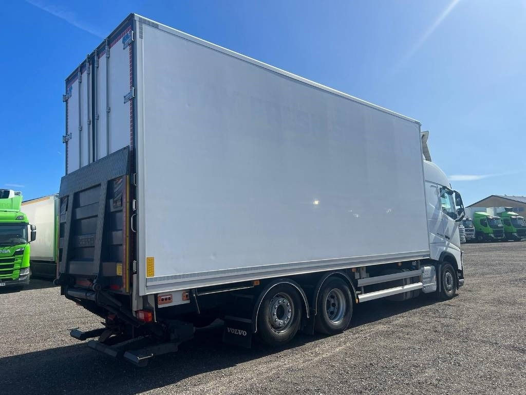 Volvo FH460 serie 0826 - Refrigerated truck: picture 3 Volvo FH460 serie 0826 - Refrigerated truck: picture 3