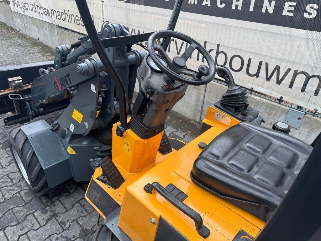 GiANT B204SW - Compact loader: picture 4 GiANT B204SW - Compact loader: picture 4