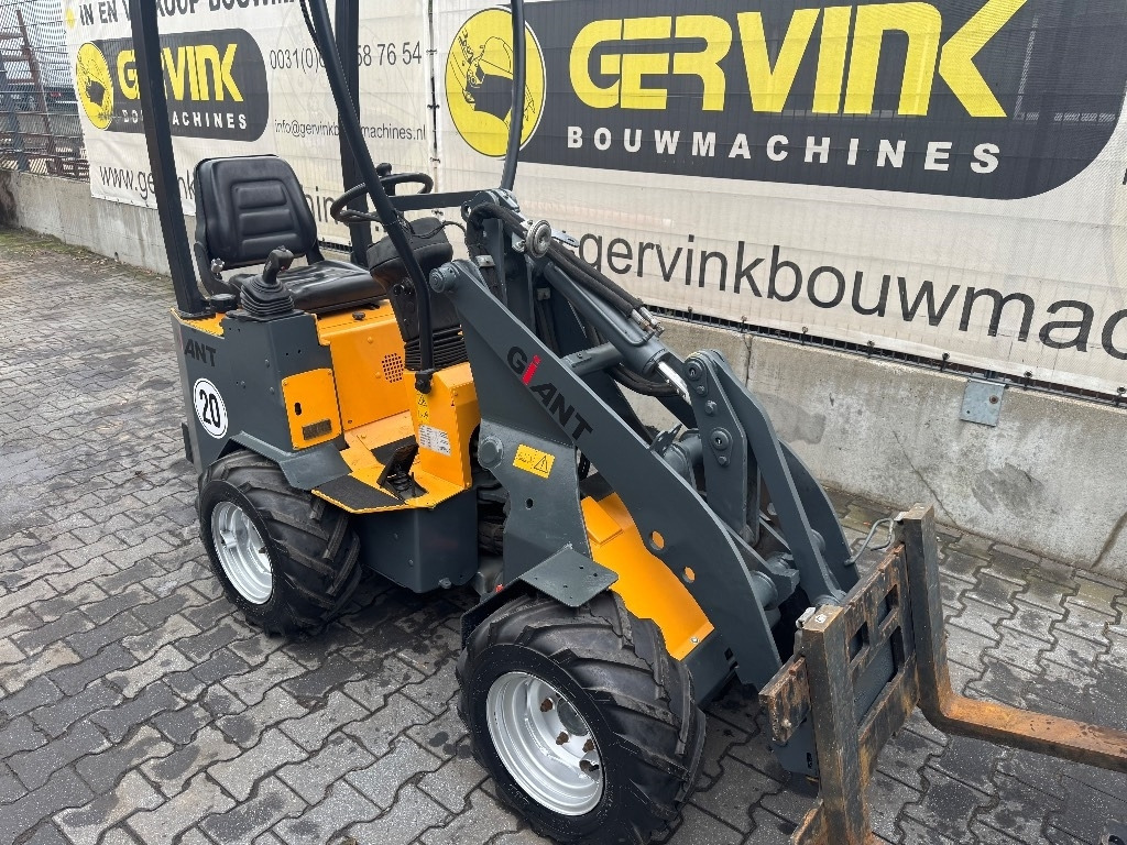 Compact loader GiANT B204SW: picture 14 Compact loader GiANT B204SW: picture 14