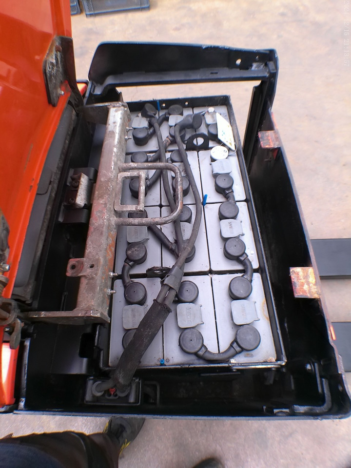 Pallet truck BT LPE 250 2350x550mm: picture 6