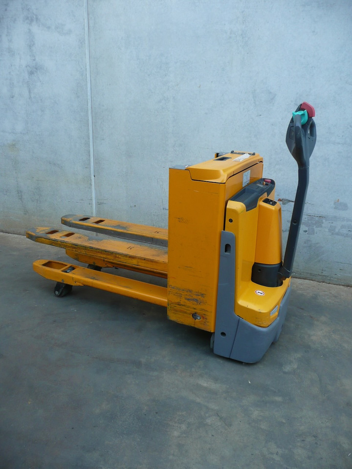 Pallet truck Jungheinrich EJE C20: picture 1