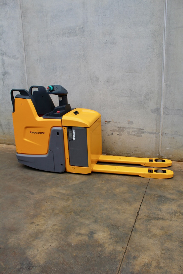 Jungheinrich ERE 225 LI-ION - Pallet truck: picture 4 Jungheinrich ERE 225 LI-ION - Pallet truck: picture 4