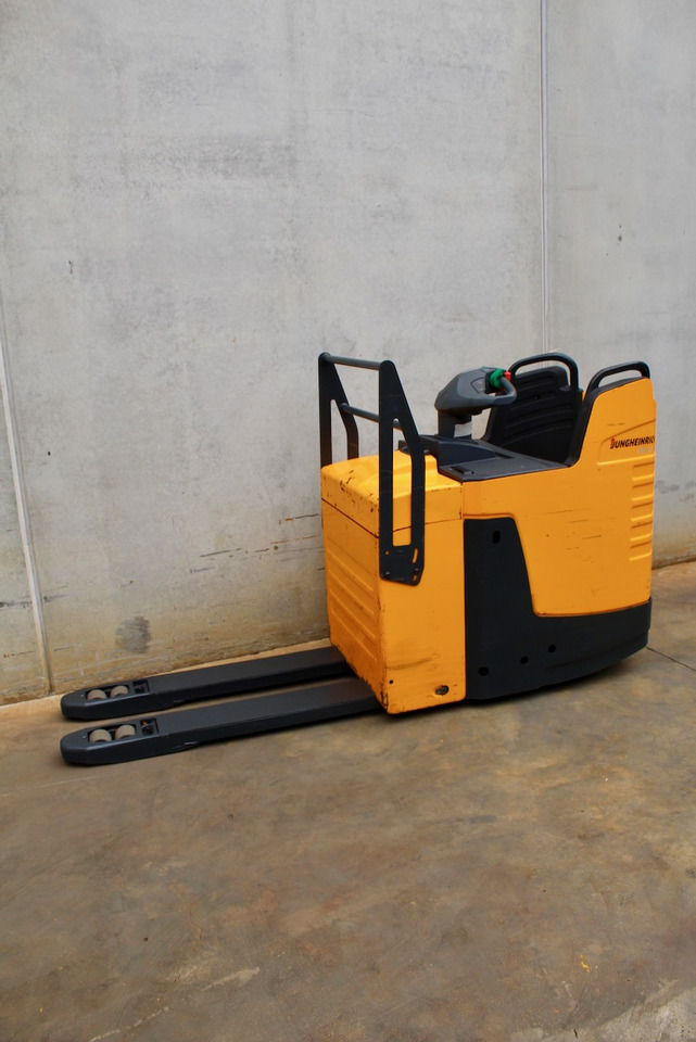 Jungheinrich ERE 225 - Pallet truck: picture 2 Jungheinrich ERE 225 - Pallet truck: picture 2