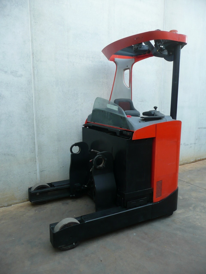Toyota RRE 160 - Reach truck: picture 3 Toyota RRE 160 - Reach truck: picture 3