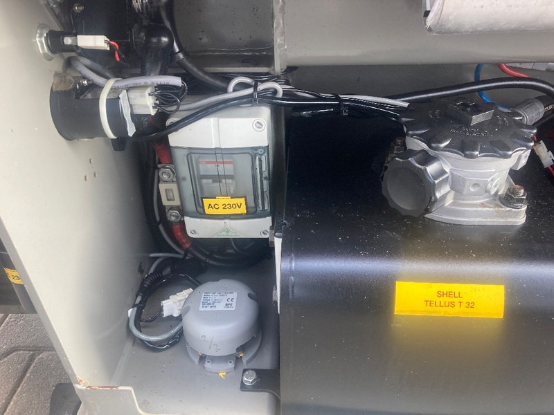 Scissor lift Holland lift HL 9714: picture 11