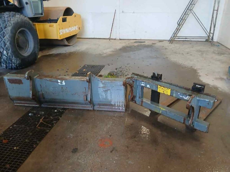 Skid steer loader Yanmar V80-5: picture 6