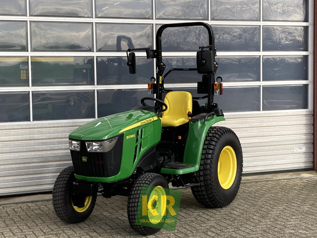 3038E John Deere - Compact tractor: picture 5 3038E John Deere - Compact tractor: picture 5