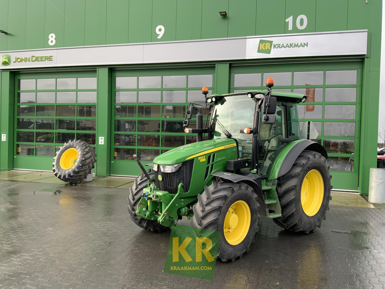 5125R John Deere - Farm tractor: picture 1 5125R John Deere - Farm tractor: picture 1