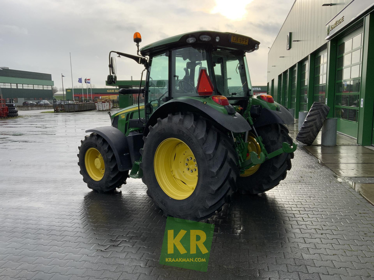 5125R John Deere - Farm tractor: picture 4 5125R John Deere - Farm tractor: picture 4